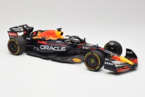 Red Bull RB18 #1 M. Verstappen France GP Winner 2022 Minichamps 1:18 110221201 Metal - imagem 4 de 7