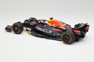 Red Bull RB18 #1 M. Verstappen France GP Winner 2022 Minichamps 1:18 110221201 Metal - imagem 5 de 7