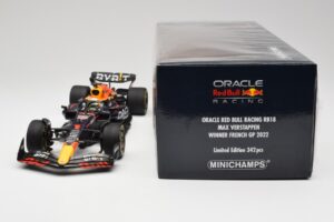 Red Bull RB18 #1 M. Verstappen France GP Winner 2022 Minichamps 1:18 110221201 Metal - imagem 7 de 7