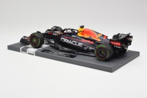 Red Bull RB18 #1 M. Verstappen Japan GP Winner No Figure 2022 Minichamps 1:18 113221801B Metal - imagem 5 de 7
