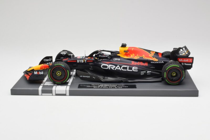 Red Bull RB18 #1 M. Verstappen Japan GP Winner No Figure 2022 Minichamps 1:18 113221801B Metal