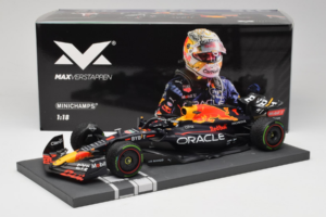 Red Bull Racing RB18 #1 M. Verstappen Japan GP Winner 2022 Minichamps 1:18 113221801FB-R1 Metal - imagem 8 de 8