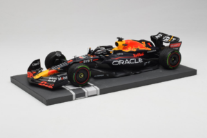 Red Bull Racing RB18 #1 M. Verstappen Japan GP Winner 2022 Minichamps 1:18 113221801FB-R1 Metal - imagem 2 de 8