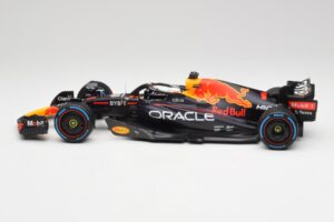 Red Bull RB18 #1 M. Verstappen Monaco GP 3rd Wet 2022 Minichamps 1:18 110220701 Metal - imagem 3 de 7
