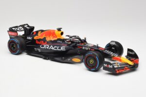 Red Bull RB18 #1 M. Verstappen Monaco GP 3rd Wet 2022 Minichamps 1:18 110220701 Metal - imagem 4 de 7