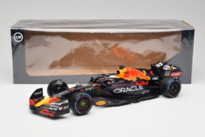 Red Bull RB18 #1 M. Verstappen Monaco GP 3rd Wet 2022 Minichamps 1:18 110220701 Metal - imagem 6 de 7