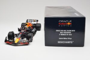Red Bull RB18 #1 M. Verstappen Monaco GP 3rd Wet 2022 Minichamps 1:18 110220701 Metal - imagem 7 de 7