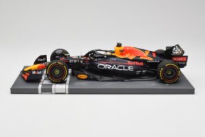 Red Bull RB18 Oracle #1 M. Verstappen Abu Dhabi GP 2022 Winner Minichamps 1:18 113222201 Resina