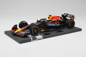 Red Bull RB18 Oracle #1 M. Verstappen US GP 2022 Winner Minichamps 1:18 113221901 Resina - imagem 2 de 7