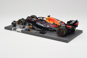 Red Bull RB18 #1 M. Verstappen Emilia Romagna GP 2022 Winner Minichamps 1:18 113220401 Resina - imagem 5 de 7