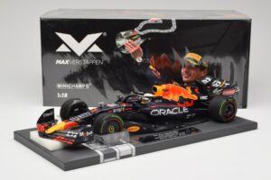 Red Bull RB18 #1 M. Verstappen Emilia Romagna GP 2022 Winner Minichamps 1:18 113220401 Resina - imagem 7 de 7