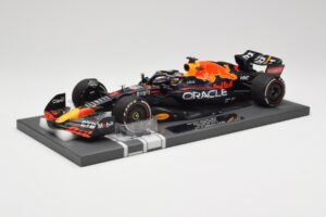 Red Bull RB18 #1 M. Verstappen Miami GP 2022 Winner Minichamps 1:18 113220301 Resina - imagem 2 de 7