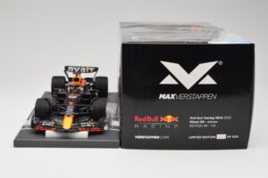Red Bull RB18 #1 M. Verstappen Miami GP 2022 Winner Minichamps 1:18 113220301 Resina - imagem 6 de 7