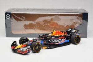 Red Bull RB19 #1 M. Verstappen Austin GP Winner 2023 Minichamps 1:18 110231901 Metal - imagem 6 de 6