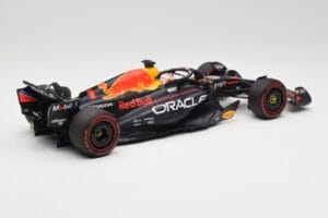 Red Bull RB19 #1 M. Verstappen Qatar Sprint Race 2nd WC 2023 Minichamps 1:18 110231801 Metal - imagem 2 de 6