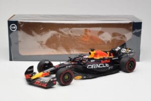 Red Bull RB19 #1 M. Verstappen Qatar Sprint Race 2nd WC 2023 Minichamps 1:18 110231801 Metal - imagem 6 de 6