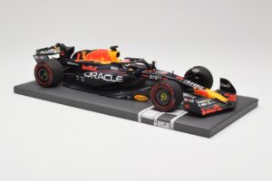 Red Bull RB19 Oracle #1 M. Verstappen Australian GP 2023 Winner Minichamps 1:18 113230301 Resina - imagem 4 de 7