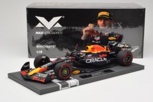 Red Bull RB19 Oracle #1 M. Verstappen Australian GP 2023 Winner Minichamps 1:18 113230301 Resina - imagem 7 de 7