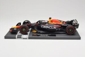 Red Bull RB19 Oracle #1 M. Verstappen British GP 2023 Winner Minichamps 1:18 113231101 Resina