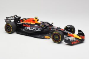 Red Bull RB19 #11 S. Perez Italian GP 2nd 2023 Minichamps 1:18 110231511 Metal - imagem 6 de 6