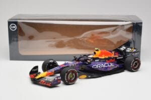 Red Bull RB19 #11 S. Perez Las Vegas GP 3rd 2023 Minichamps 1:18 110232211 Metal - imagem 6 de 6