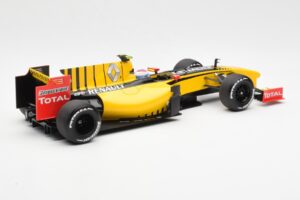 Renault F1 Team R30 #11 V. Petrov Showcar F1 2010 Minichamps 1:18 150100082 Metal - imagem 2 de 6