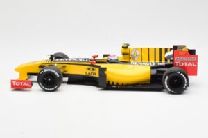 Renault F1 Team R30 #11 V. Petrov Showcar F1 2010 Minichamps 1:18 150100082 Metal - imagem 3 de 6