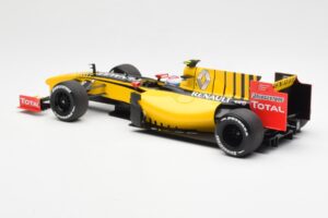 Renault F1 Team R30 #11 V. Petrov Showcar F1 2010 Minichamps 1:18 150100082 Metal - imagem 5 de 6