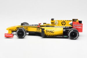 Renault R30 R. Kubica / V. Petrov F1 Showcar 2010 Minichamps 1:18 7711428831 Metal - imagem 3 de 6