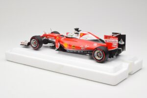 Scuderia Ferrari SF16-H #5 S. Vettel Italian GP 2016 BBR 1:18 BBR181625 Metal - imagem 5 de 7