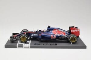Scuderia Toro Rosso STR10 Renault #33 M. Verstappen Australian GP 2015 Minichamps 1:18 Scuderia Toro Rosso STR10 Renault #33 M. Verstappen Australian GP 2015 Minichamps 1:18 117150033 Resina