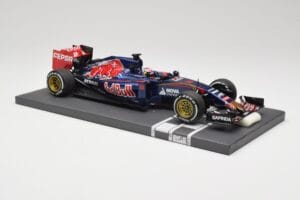 Scuderia Toro Rosso STR10 Renault #33 M. Verstappen Australian GP 2015 Minichamps 1:18 117150033 Resina - imagem 4 de 7