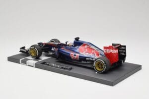 Scuderia Toro Rosso STR10 Renault #33 M. Verstappen Australian GP 2015 Minichamps 1:18 117150033 Resina - imagem 5 de 7
