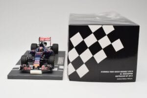 Scuderia Toro Rosso STR10 Renault #33 M. Verstappen Australian GP 2015 Minichamps 1:18 117150033 Resina - imagem 6 de 7