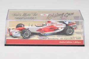 Toyota TF107 #12 J. Trulli Showcar 2007 Minichamps 1:43 403070082 Metal - imagem 5 de 5