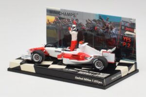 Toyota TF105 #16 J. Trulli Malaysia GP Podium 2005 Minichamps 1:43 400050116 Metal - imagem 3 de 4