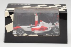 Toyota TF105 #16 J. Trulli Malaysia GP Podium 2005 Minichamps 1:43 400050116 Metal - imagem 4 de 4