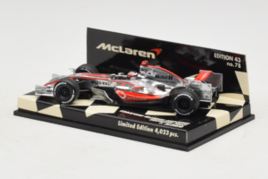 McLaren MP4-22 Mercedes #1 F. Alonso Vodafone McLaren Showcar F1 2007 Minichamps 1:43 530074371 Metal - imagem 3 de 5