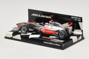 Vodafone McLaren Mercedes MP4-25 J. Button F1 Showcar 2010 Minichamps 1:43 530104371 Metal - imagem 3 de 5