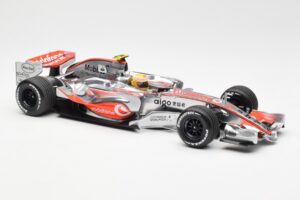 McLaren MP4-22 Mercedes #2 L. Hamilton 2007 Dealer Edition Minichamps 1:18 530071802 Metal - imagem 4 de 6