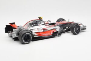 McLaren MP4-23 Mercedes #23 H. Kovalainen 2008 Minichamps 1:18 530081823 Metal - imagem 2 de 6
