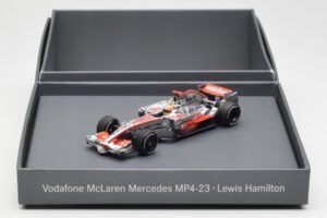 McLaren MP4-23 Mercedes #22 L. Hamilton F1 World Champion 2008 Minichamps 1:43 B66962422 Metal - imagem 4 de 4