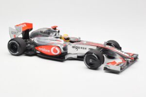 McLaren MP4-24 #1 L. Hamilton 2009 Dealer Edition Minichamps 1:18 503091801 Metal - imagem 4 de 6