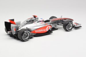 McLaren MP4-25 Vodafone #1 J. Button F1 2010 Minichamps 1:18 530101871-R1 Metal - imagem 2 de 7