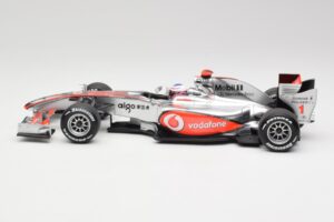 McLaren MP4-25 Vodafone #1 J. Button F1 2010 Minichamps 1:18 530101871-R1 Metal - imagem 3 de 7
