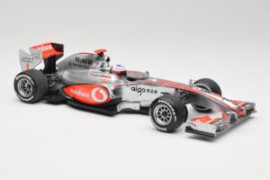 McLaren MP4-25 Vodafone #1 J. Button F1 2010 Minichamps 1:18 530101871-R1 Metal - imagem 4 de 7