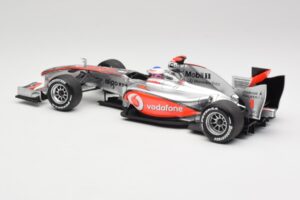 McLaren MP4-25 Vodafone #1 J. Button F1 2010 Minichamps 1:18 530101871-R1 Metal - imagem 5 de 7