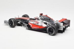 McLaren MP4-22 Mercedes #1 F. Alonso Presentation Valencia 2007 Minichamps 1:18 538071871 Metal - imagem 5 de 6