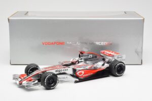 McLaren MP4-22 Mercedes #1 F. Alonso Presentation Valencia 2007 Minichamps 1:18 538071871 Metal - imagem 6 de 6