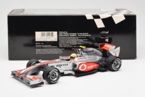 Vodafone McLaren Mercedes MP4-25 #3 L. Hamilton F1 Showcar 2010 Minichamps 1:18 530101872 Metal - imagem 6 de 6